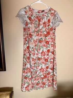 Floral Lace-Sleeve Shift Dress - White with Coral Roses